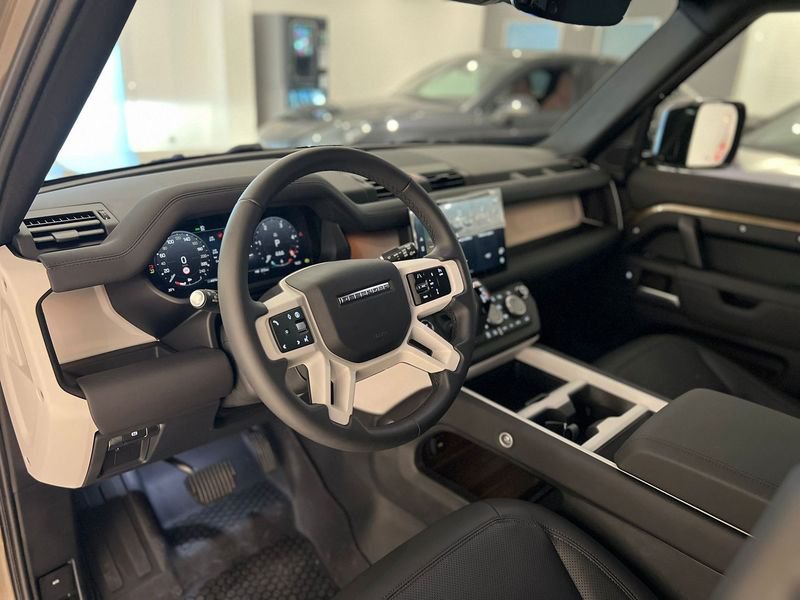 Land Rover Defender  Defender 110 3.0D I6 200 CV AWD Auto X-Dynamic SE