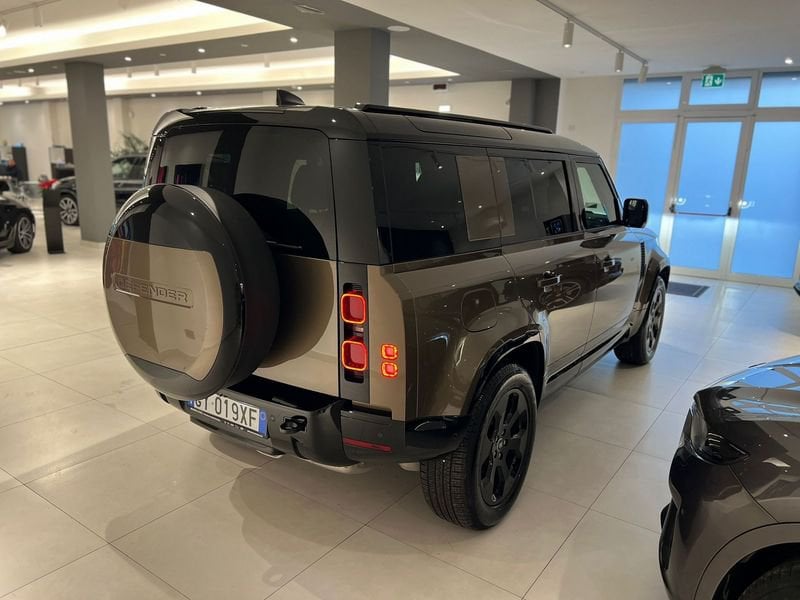 Land Rover Defender  Defender 110 3.0D I6 200 CV AWD Auto X-Dynamic SE