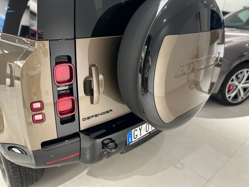 Land Rover Defender  Defender 110 3.0D I6 200 CV AWD Auto X-Dynamic SE