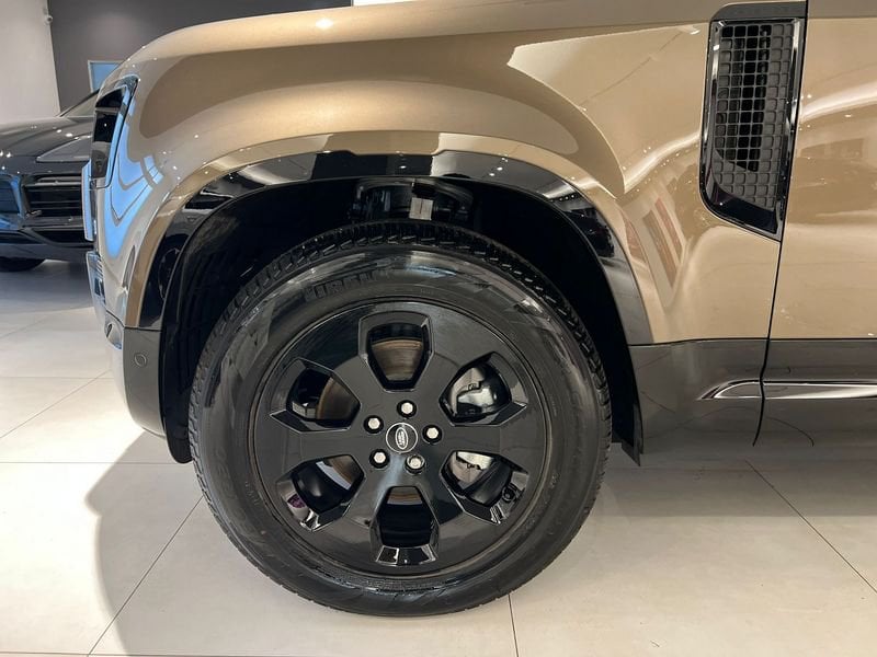 Land Rover Defender  Defender 110 3.0D I6 200 CV AWD Auto X-Dynamic SE
