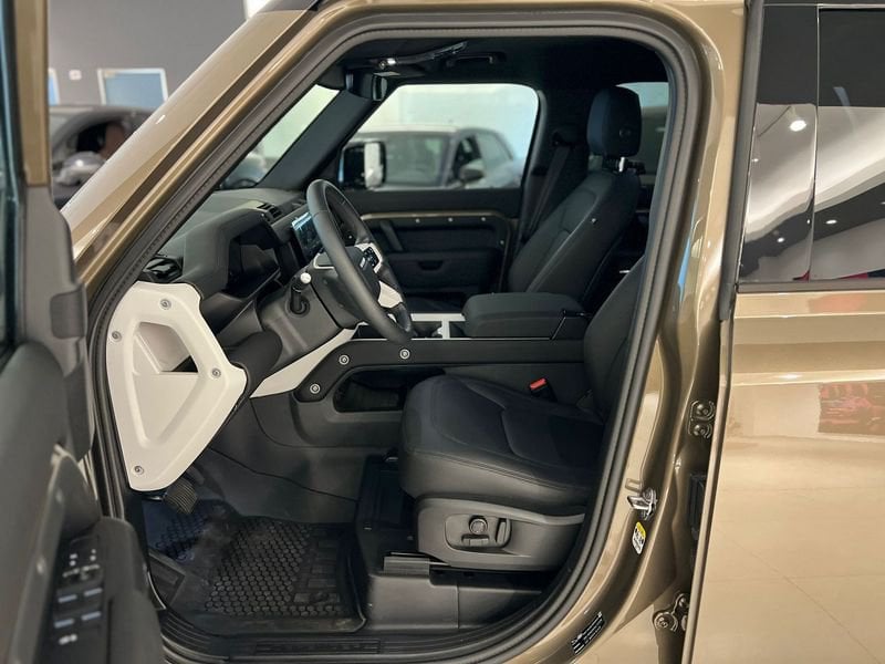 Land Rover Defender  Defender 110 3.0D I6 200 CV AWD Auto X-Dynamic SE