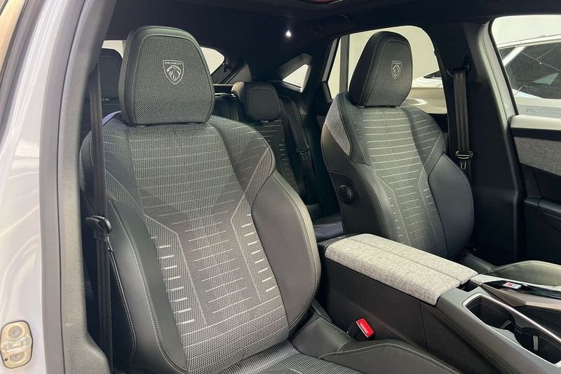 Peugeot 3008  Hybrid 145 GT e-DCS 6