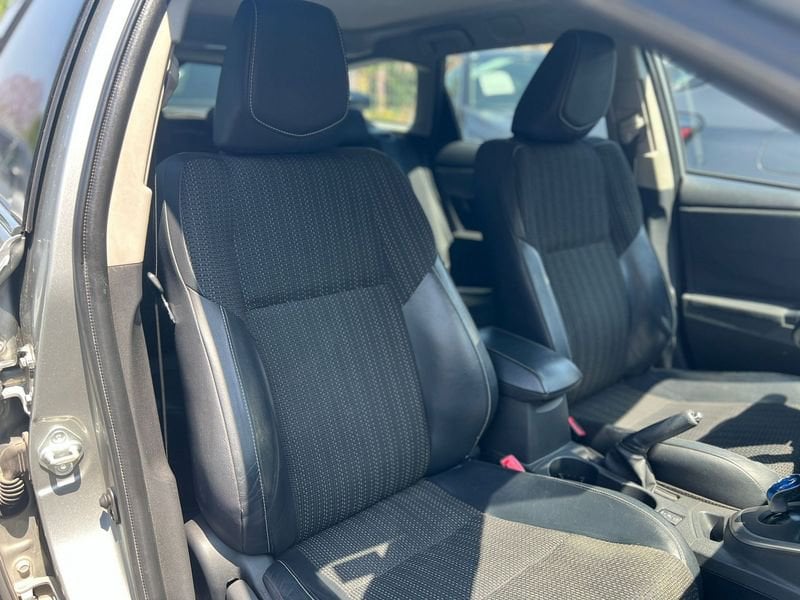 Toyota Auris  Hybrid Lounge
