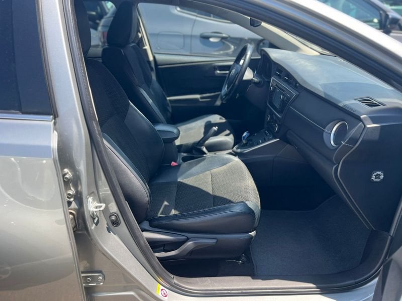 Toyota Auris  Hybrid Lounge