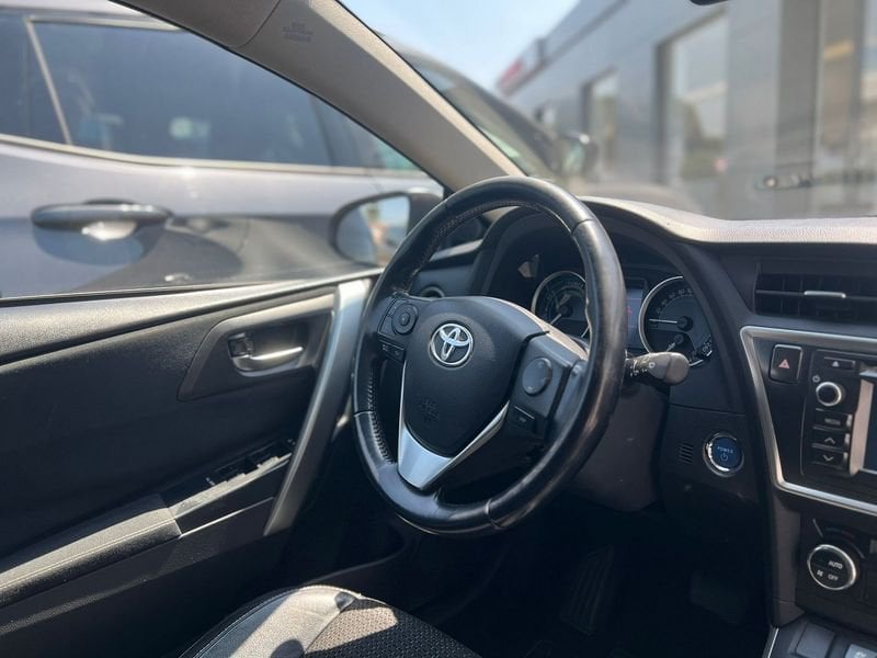 Toyota Auris  Hybrid Lounge