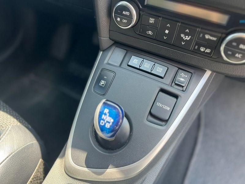Toyota Auris  Hybrid Lounge