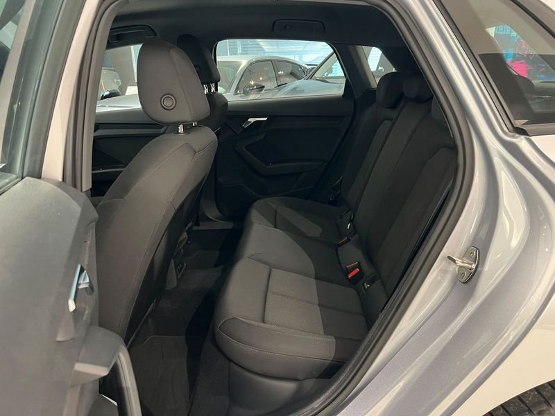 Audi   30 TDI S tronic