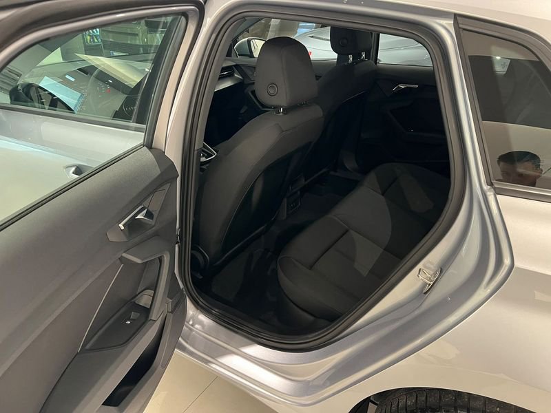 Audi   30 TDI S tronic