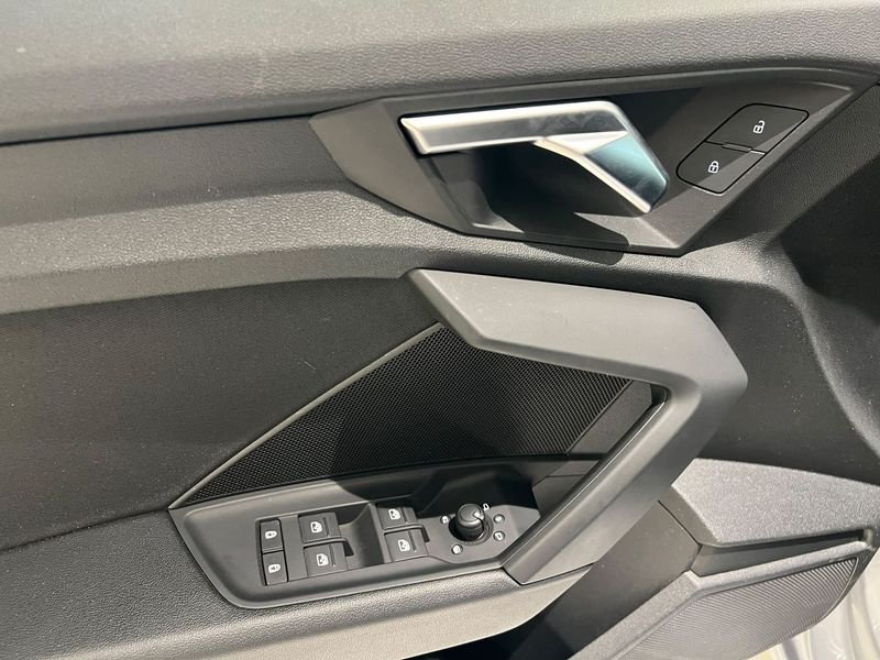 Audi   30 TDI S tronic
