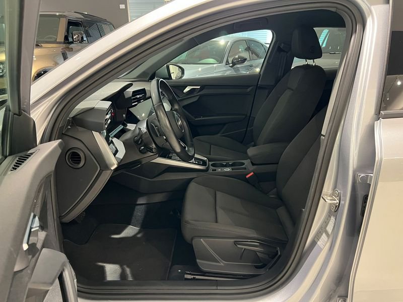 Audi   30 TDI S tronic