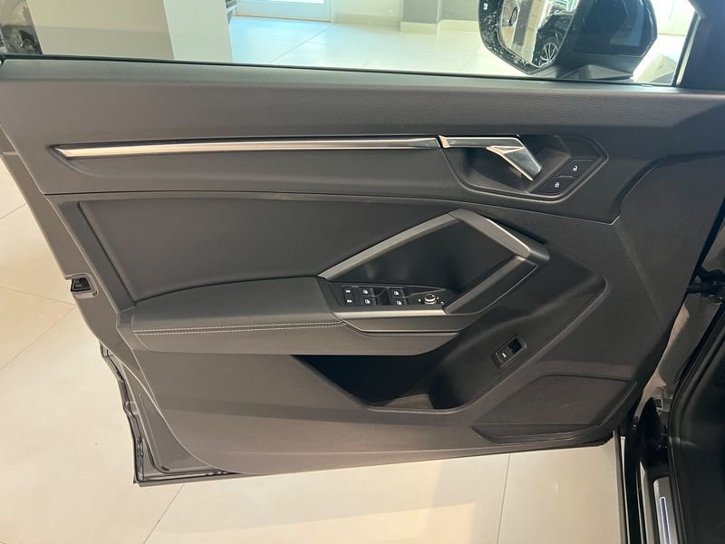 Audi   35 TDI S tronic S Line Edition