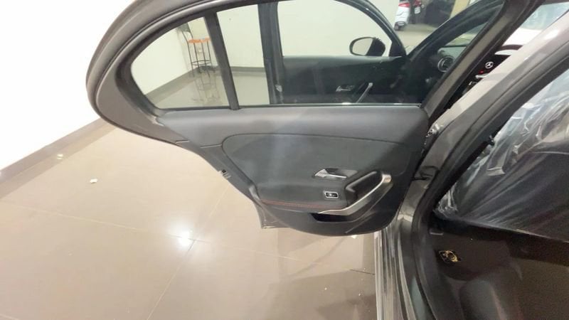 Mercedes-Benz   A 200 d AMG Line Advanced auto
