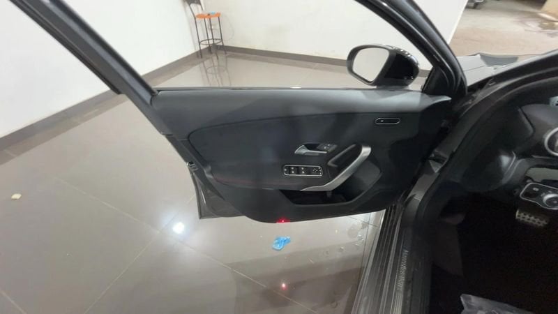 Mercedes-Benz   A 200 d AMG Line Advanced auto