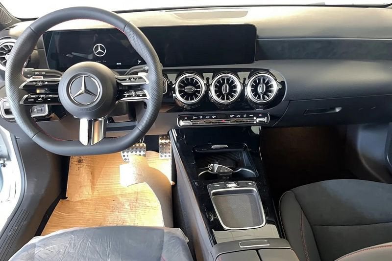 Mercedes-Benz   A 200 d AMG Line Advanced auto