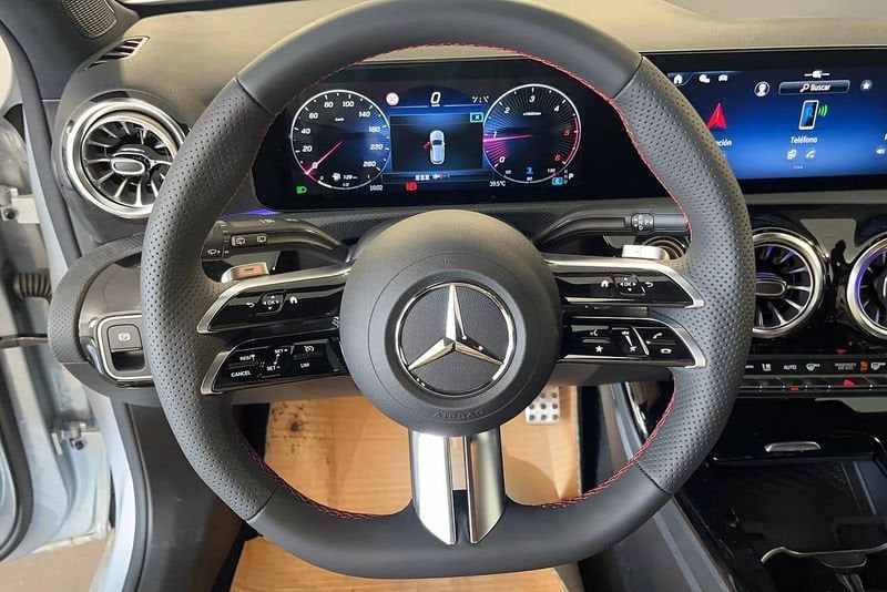 Mercedes-Benz   A 200 d AMG Line Advanced auto