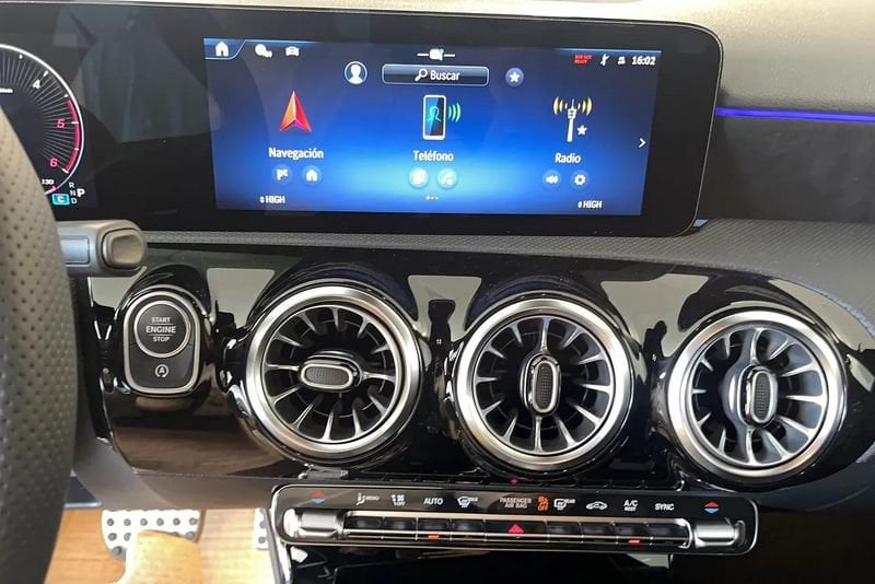 Mercedes-Benz   A 200 d AMG Line Advanced auto
