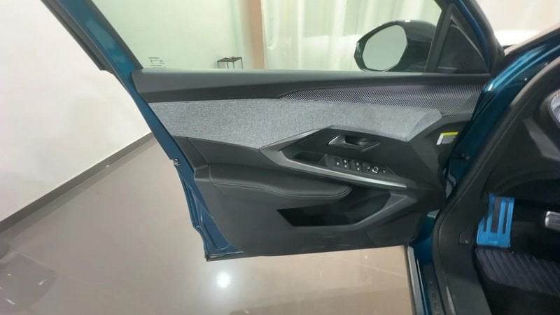 Peugeot 3008  3008 1.2 hybrid GT 145cv e-dcs6
