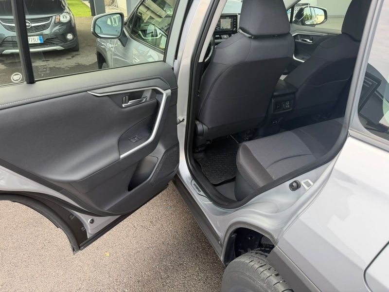 Toyota RAV4  Rav4 2.5 vvt-ie h Active 2wd 218cv e-cvt