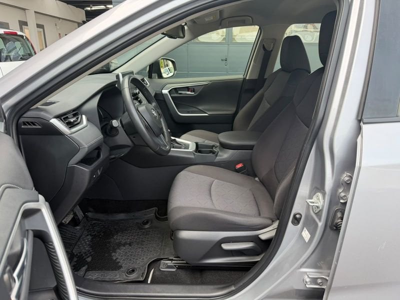 Toyota RAV4  Rav4 2.5 vvt-ie h Active 2wd 218cv e-cvt