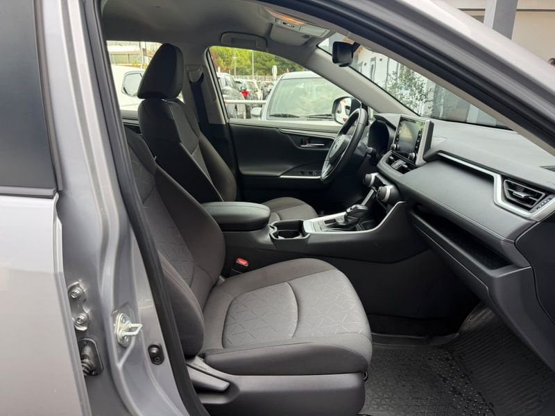 Toyota RAV4  Rav4 2.5 vvt-ie h Active 2wd 218cv e-cvt